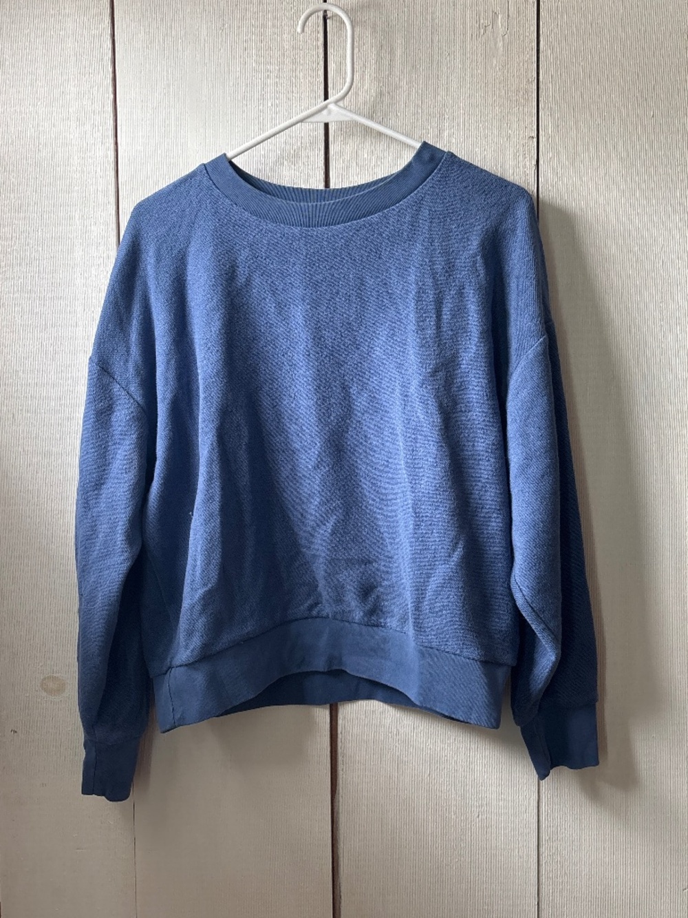 Woman’s blue gap textured sweatshirt